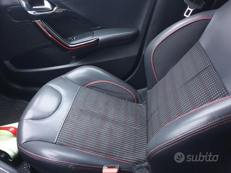 Usata Peugeot 208 GT-line 100 CV (73 kW) 2016 Bianco Utilitaria