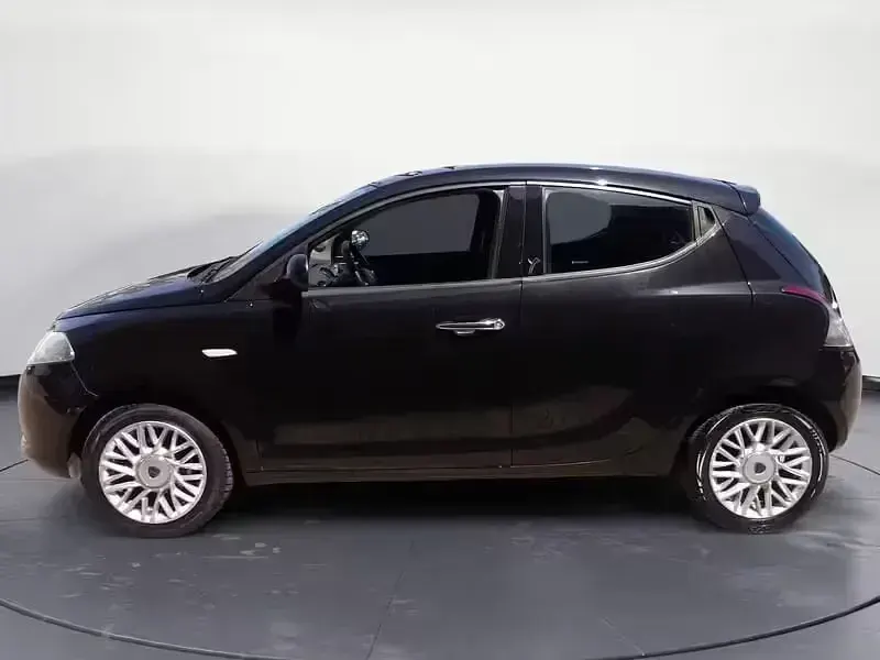 Usata Lancia Ypsilon Silver 62 CV (45 kW) 2015 Nero Utilitaria