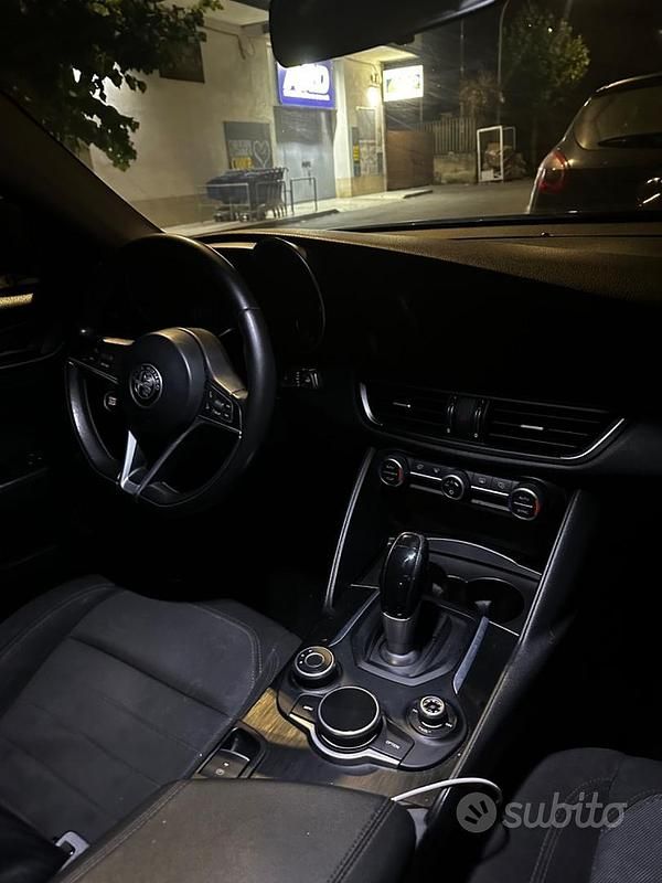 Usata Alfa Romeo Giulia Super 150 CV (110 kW) 2017 Grigio Berlina