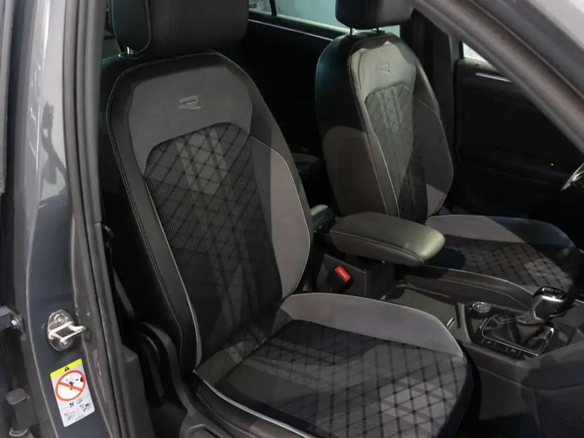 Usata VW Tiguan R-line 150 CV (110 kW) 2023 Grigio chiaro SUV