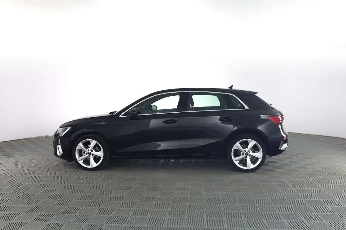 Usata Audi A3 Advanced 116 CV (85 kW) 2023 Nero brillante Berlina
