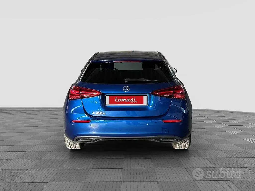 Usata Mercedes A180 Advanced 116 CV (85 kW) 2025 Blu Berlina