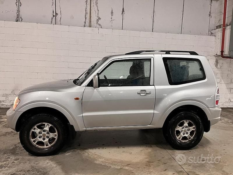 Usata Mitsubishi Pajero 115 CV (84 kW) 2002 Grigio SUV