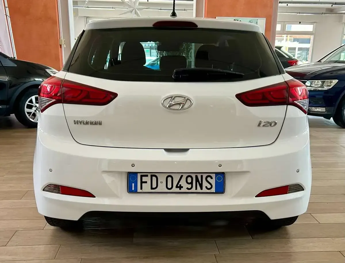 Usata Hyundai i20 GO! 75 CV (55 kW) 2016 Bianco Utilitaria