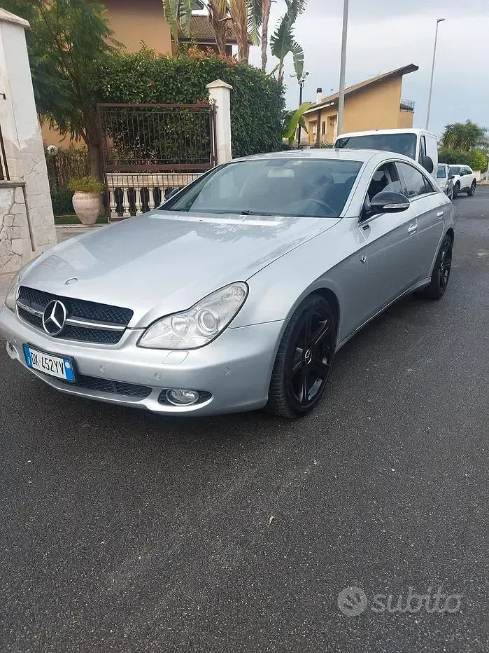 Usata Mercedes CLS320 224 CV (164 kW) 2007 Grigio Coupé