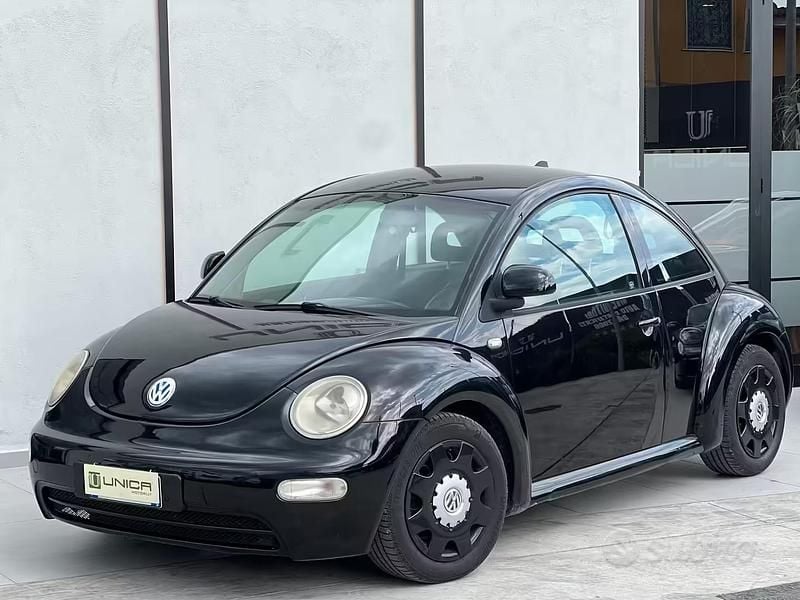 Usata VW New Beetle 90 CV (66 kW) 1999 Blu Utilitaria