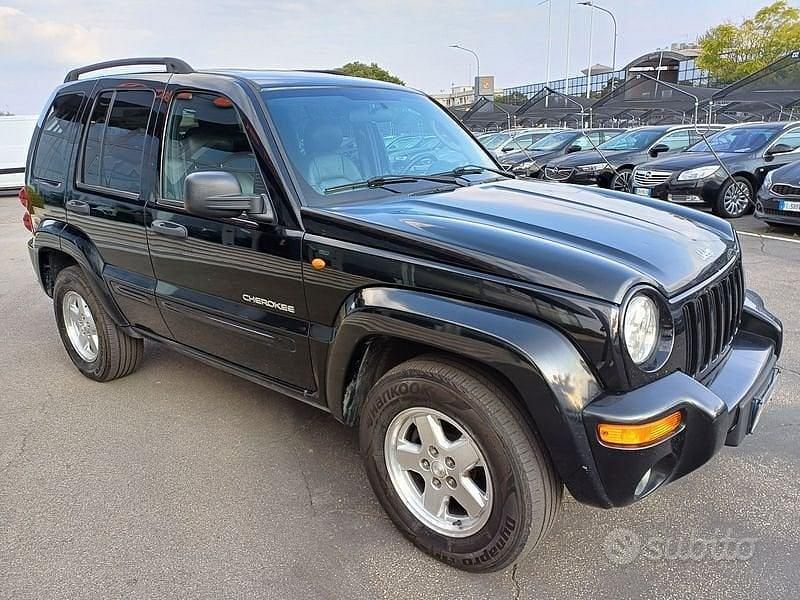 Usata Jeep Cherokee Sport 143 CV (105 kW) 2004 Nero SUV