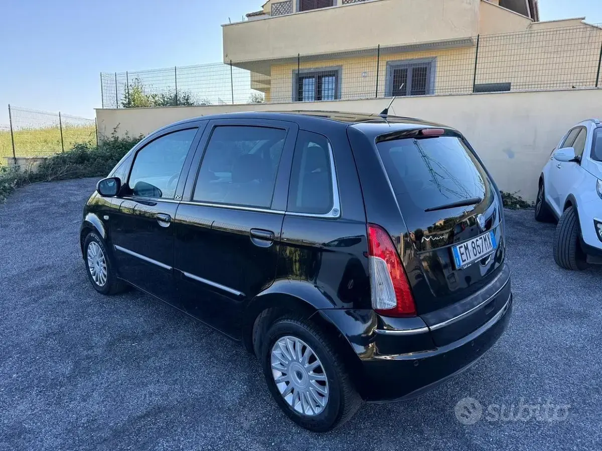 Usata Lancia Musa Gold 95 CV (69 kW) 2012 Nero Monovolume