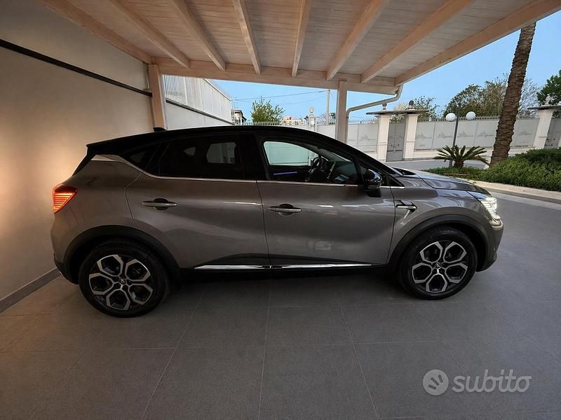 Usata Renault Captur Techno 101 CV (74 kW) 2023 Grigio SUV