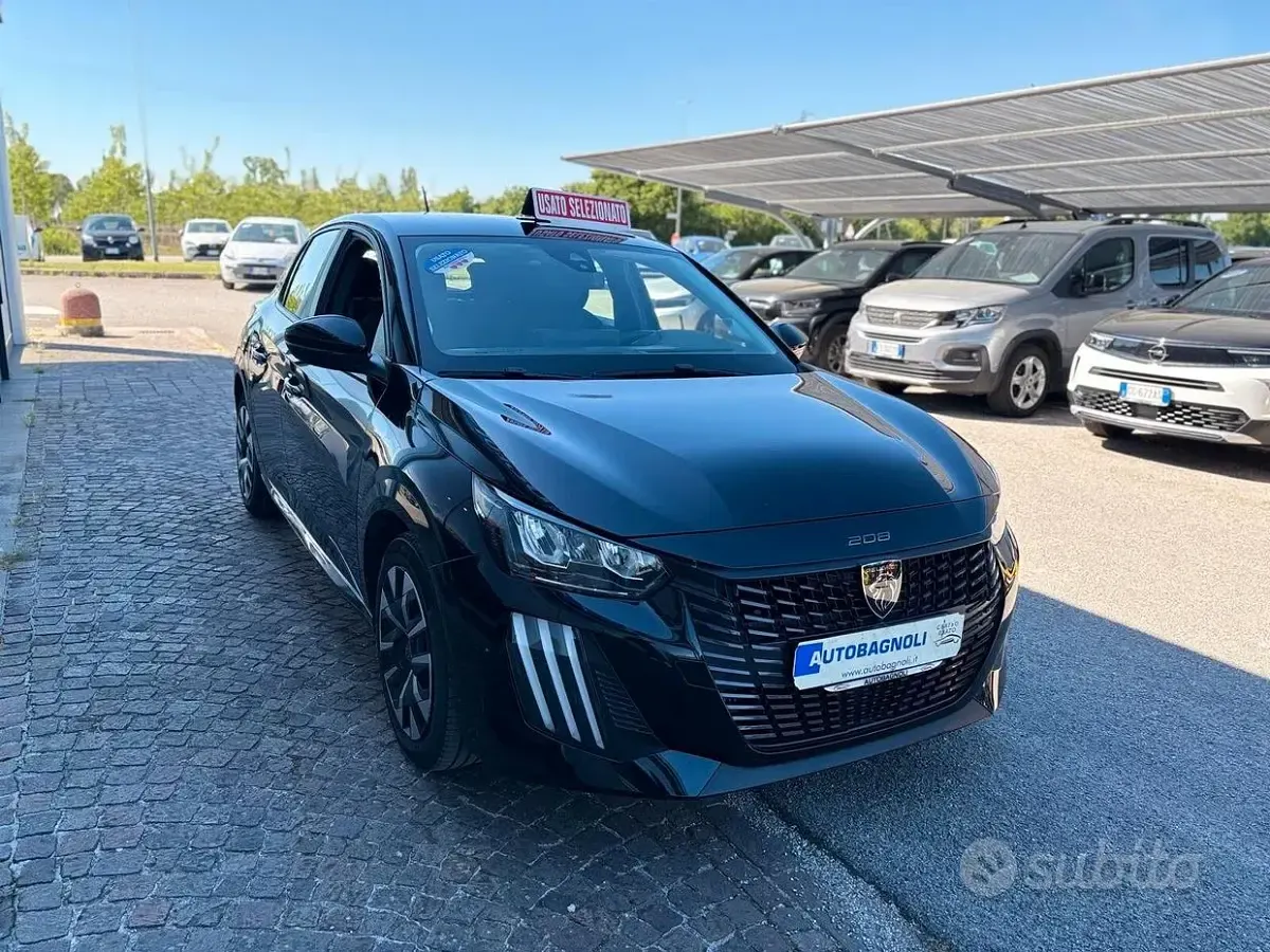 Usata Peugeot 208 Style 101 CV (74 kW) 2025 Nero Utilitaria