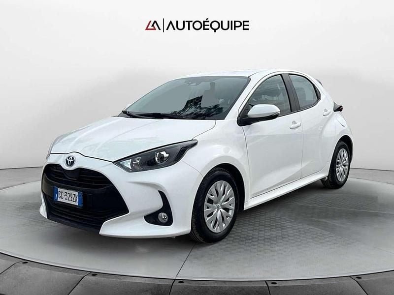 Usata Toyota Yaris Hybrid Active 116 CV (85 kW) 2021 Bianco Utilitaria