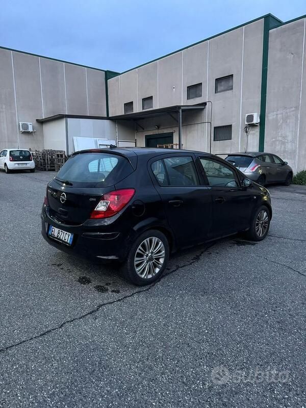 Usata Opel Corsa 90 CV (66 kW) 2011 Nero Utilitaria
