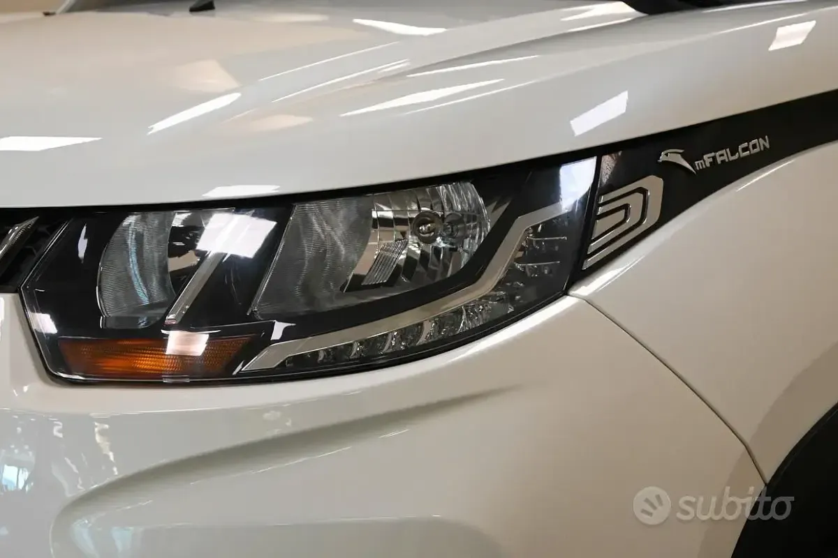 Usata Mahindra KUV100 87 CV (63 kW) 2020 Bianco SUV