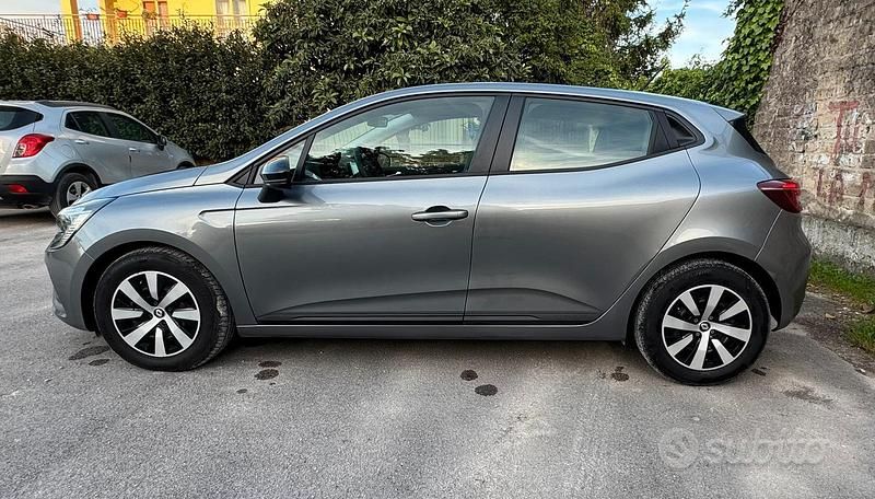 Usata Renault Clio V Business 67 CV (49 kW) 2022 Grigio Berlina