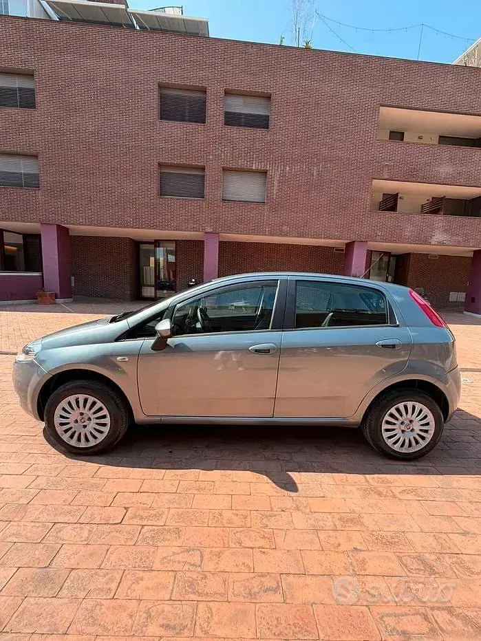 Usata Fiat Grande Punto Dynamic 77 CV (56 kW) 2009 Grigio Utilitaria