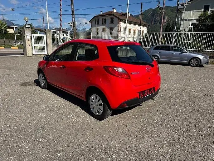 Usata Mazda 2 Trendy 75 CV (55 kW) 2012 Rosso Utilitaria