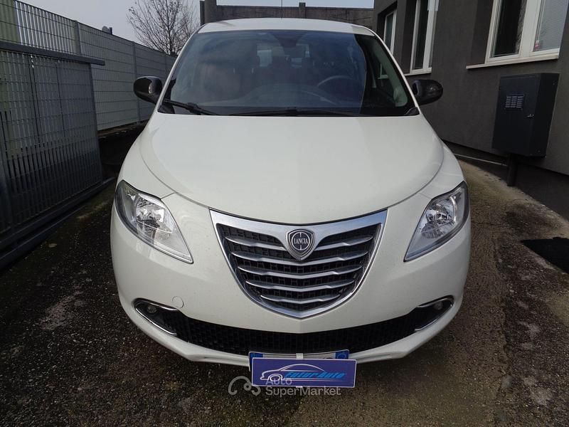 Usata Lancia Ypsilon 69 CV (50 kW) 2012 Bianco Utilitaria