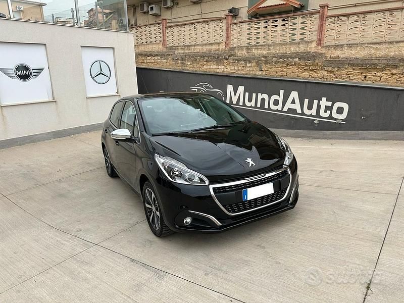 Usata Peugeot 208 Allure 110 CV (80 kW) 2016 Nero Utilitaria