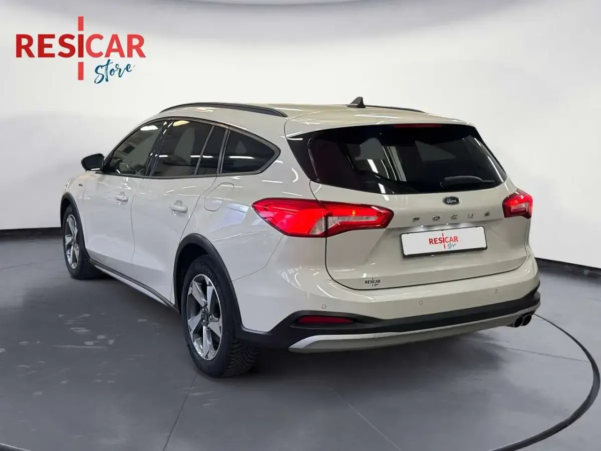 Usata Ford Focus 120 CV (88 kW) 2020 Bianco Station wagon