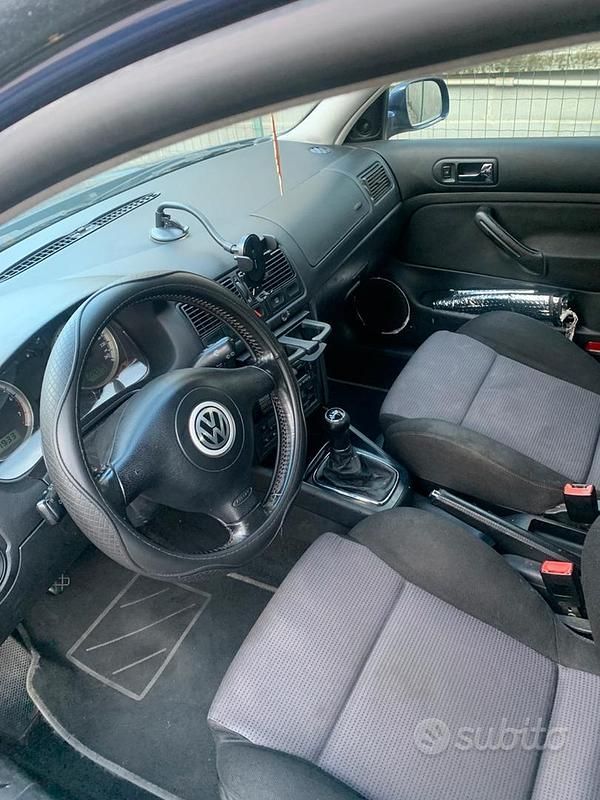 Usata VW Golf IV 105 CV (77 kW) 2003 Blu Utilitaria