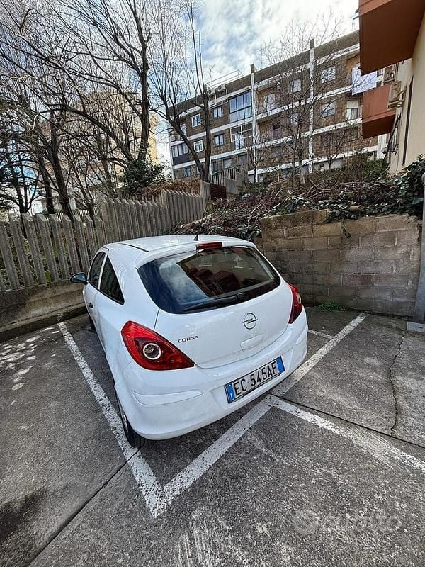 Usata Opel Corsa 75 CV (55 kW) 2010 Bianco Utilitaria