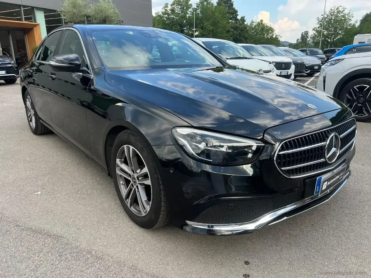 Usata Mercedes E220 Business 200 CV (147 kW) 2022 Nero ossidiana Berlina