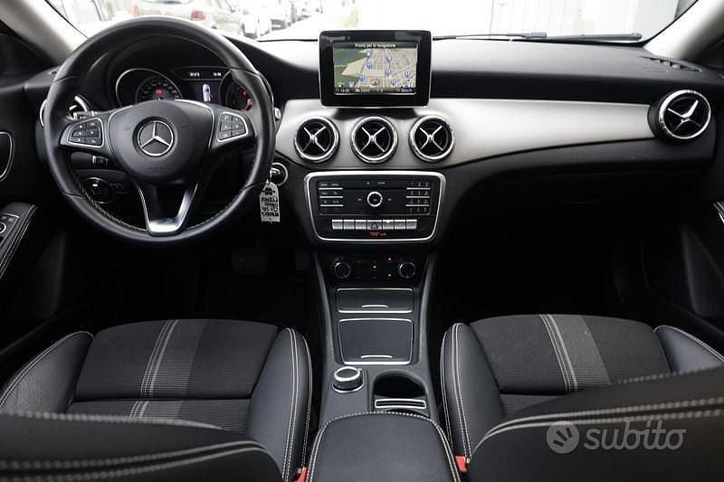 Usata Mercedes CLA180 109 CV (80 kW) 2019 Grigio Berlina