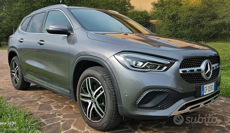 Usata Mercedes GLA200 163 CV (119 kW) 2021 Grigio SUV