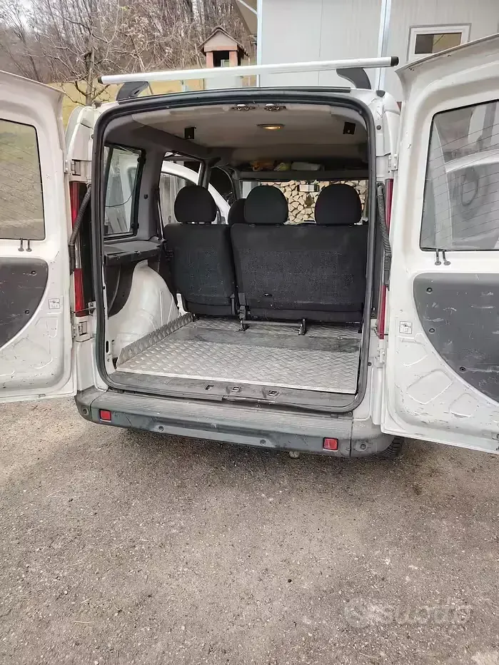 Usata Fiat Doblò 105 CV (77 kW) 2008 Monovolume