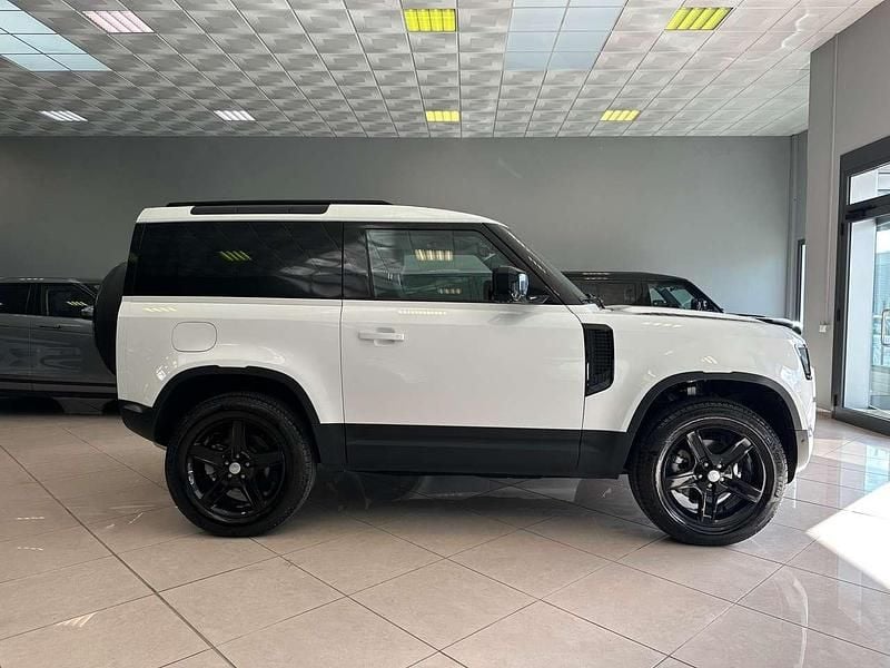 Bianco Usata 2024 Land Rover Defender SE Dynamic SUV | 65.700 € (Super prezzo) - Immagine 1/4