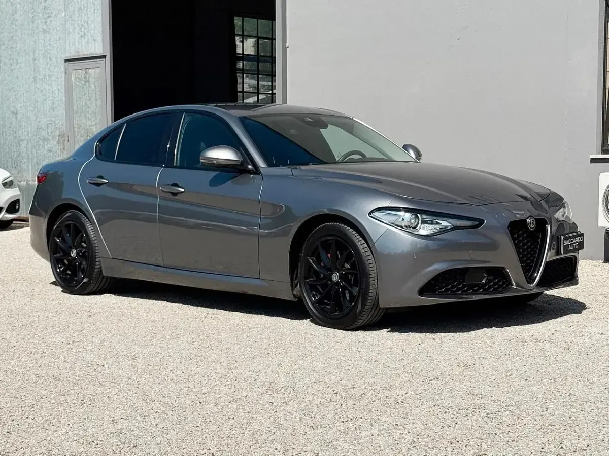 Usata Alfa Romeo Giulia Executive 160 CV (117 kW) 2020 Grigio Berlina