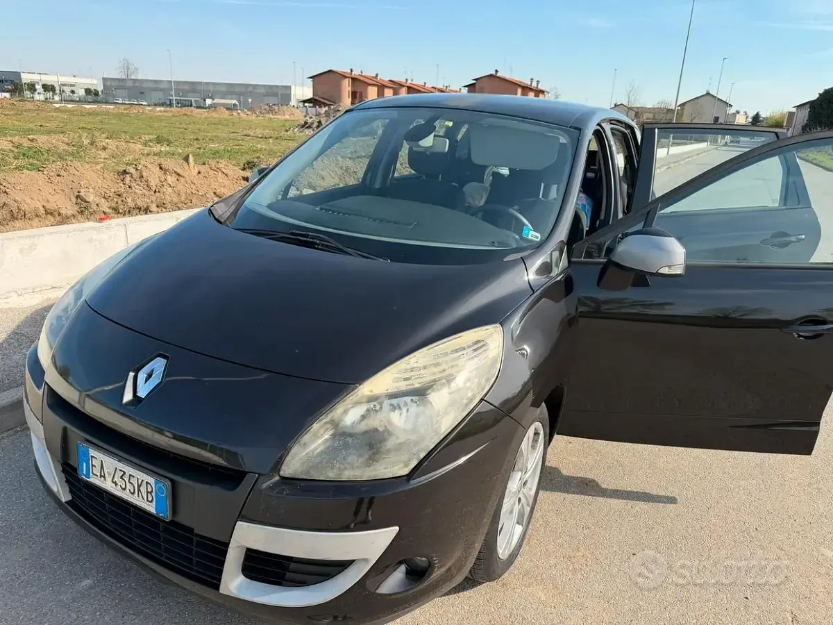 Usata Renault Scénic III 110 CV (80 kW) 2009 Nero Monovolume
