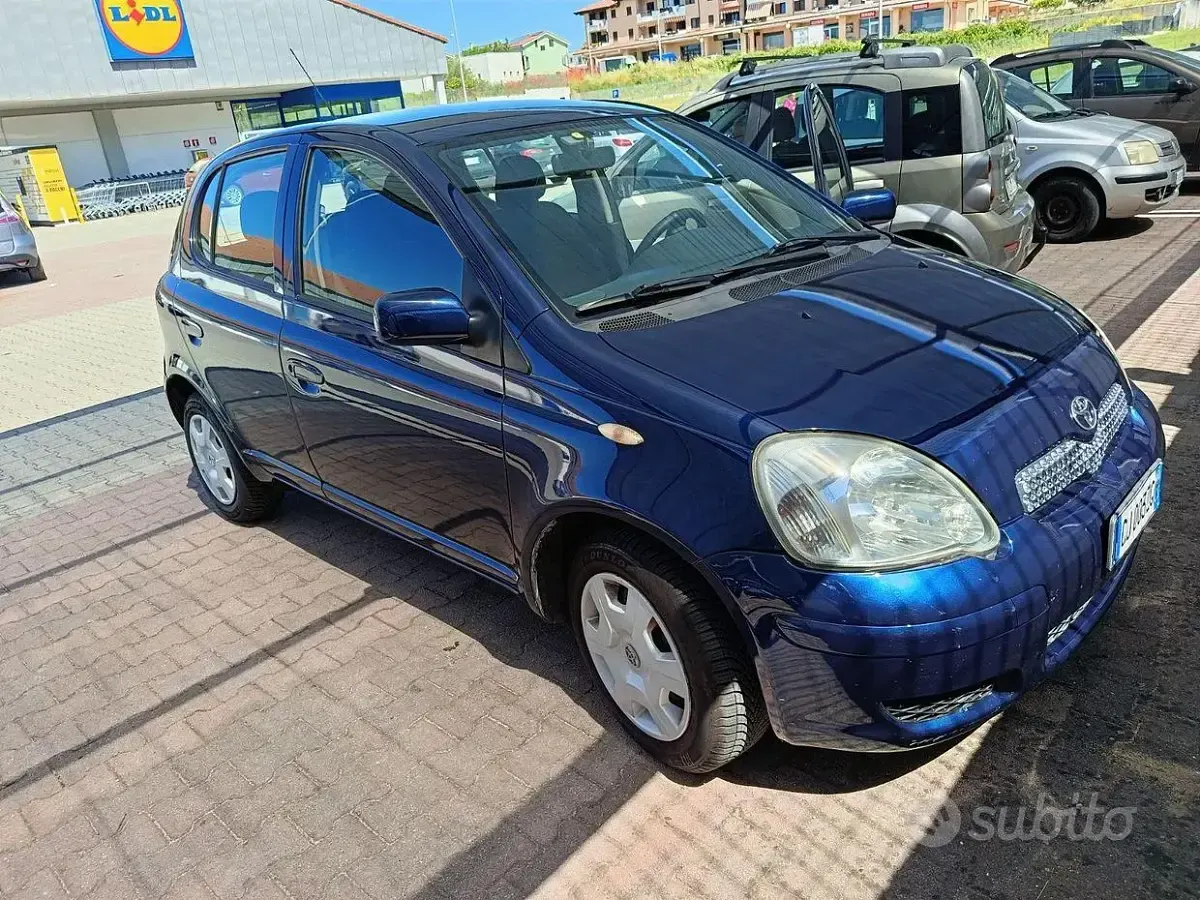 Begagnad Toyota Yaris 65 HK (47 kW) 2004 Blå Kombi