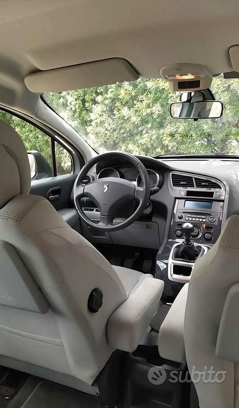 Usata Peugeot 5008 2013 Grigio Monovolume