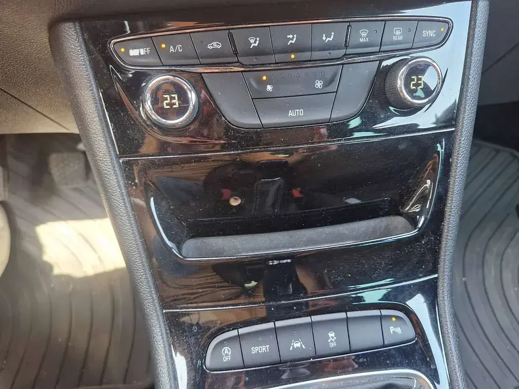 Usata Opel Astra Dynamic 136 CV (100 kW) 2018 Argento Berlina