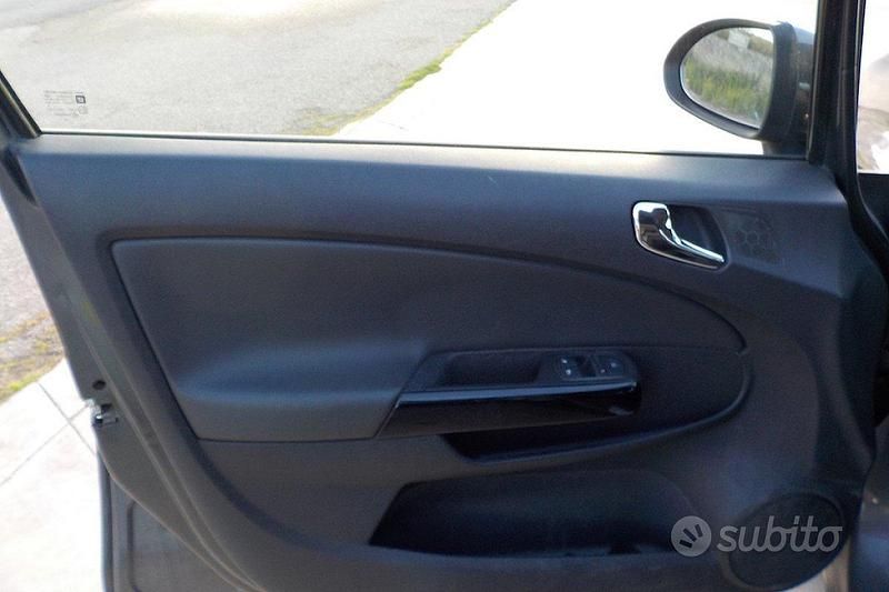 Usata Opel Corsa 75 CV (55 kW) 2013 Grigio Berlina