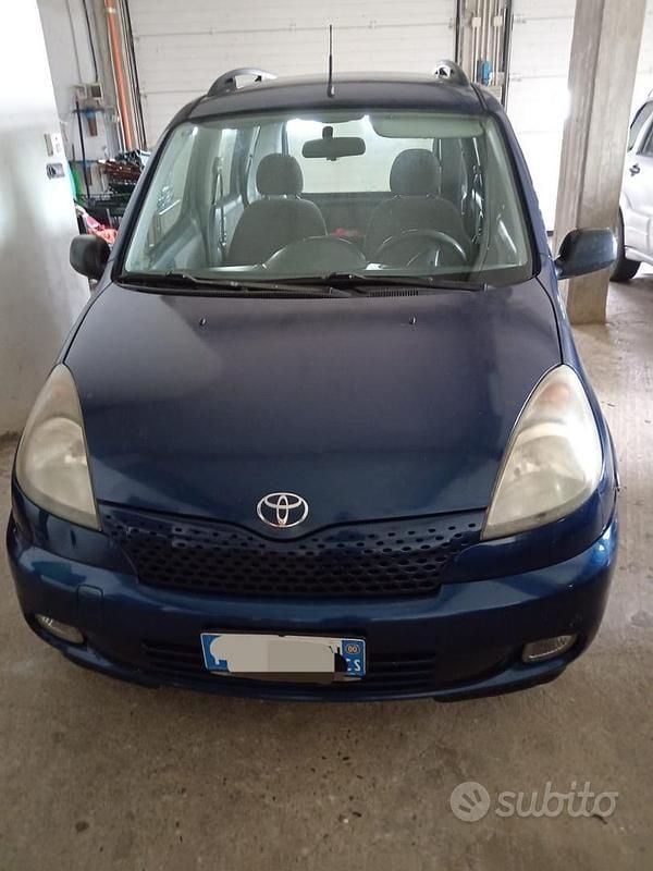 Usata Toyota Yaris 2000 Blu Station wagon