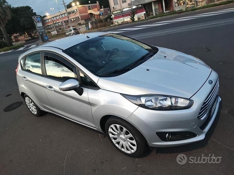 Usata Ford Fiesta 75 CV (55 kW) 2016 Grigio Berlina