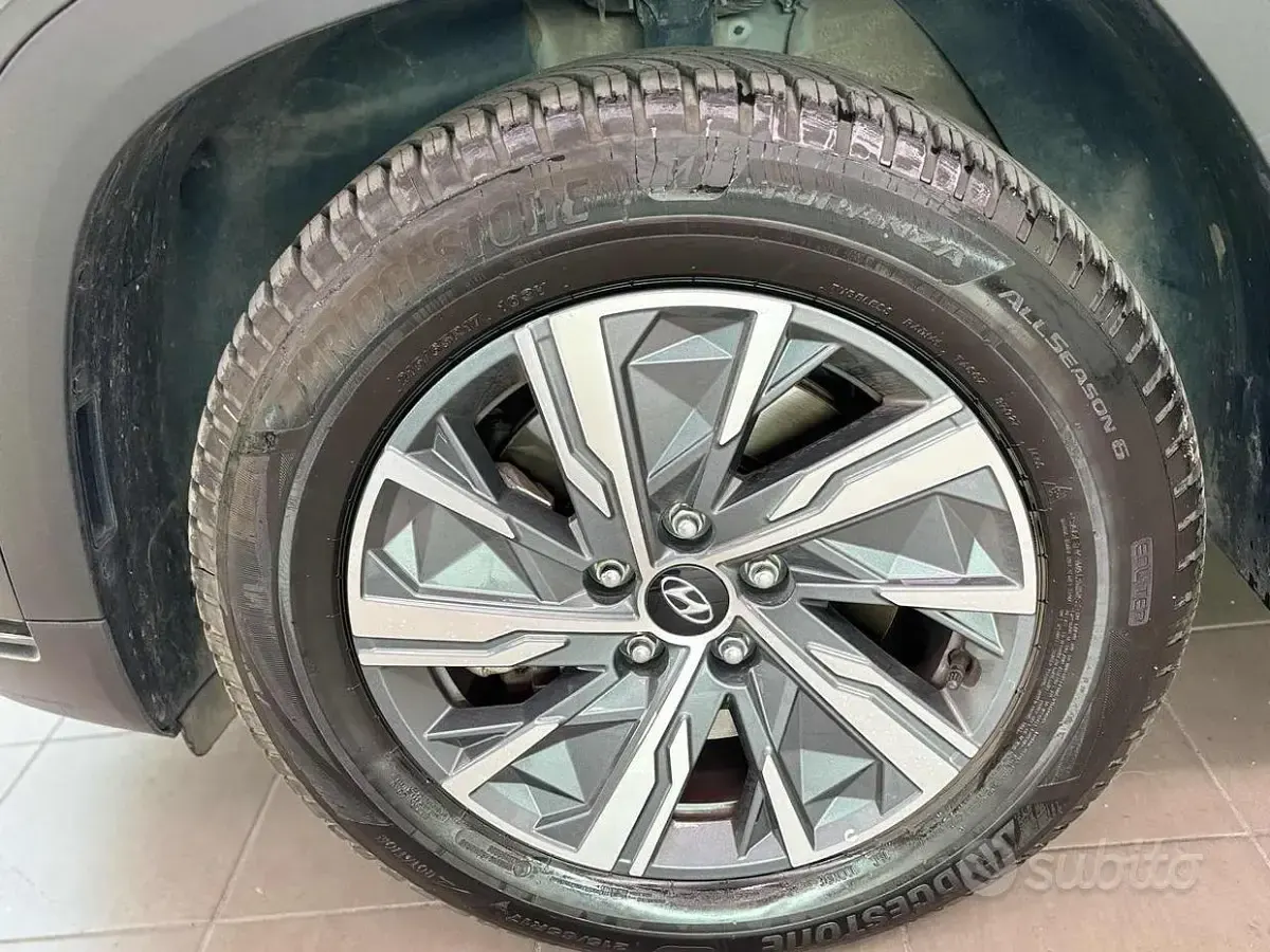 Usata Hyundai Tucson 179 CV (131 kW) 2022 Grigio scuro SUV