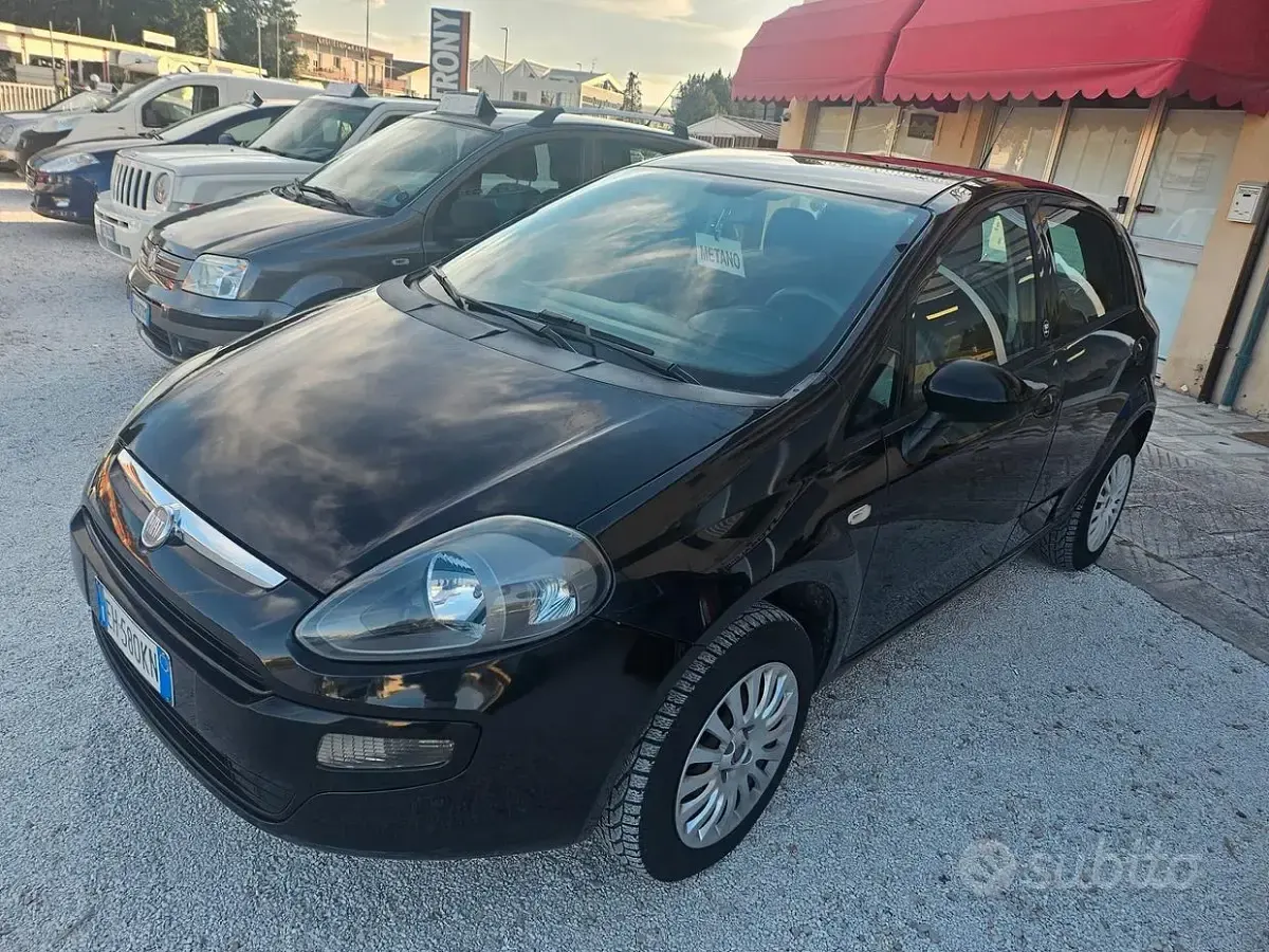 Usata Fiat Grande Punto 69 CV (50 kW) 2011 Nero Utilitaria