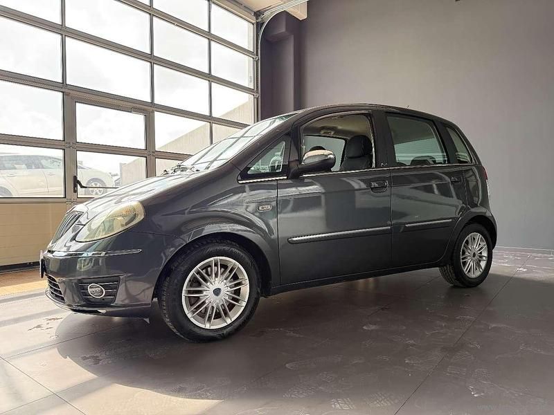 Usata Lancia Musa Gold 95 CV (69 kW) 2011 Grigio Monovolume