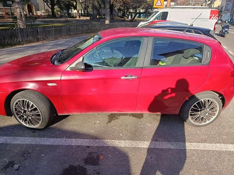 Usata Alfa Romeo 147 Exclusive 120 CV (88 kW) 2008 Rosso Utilitaria