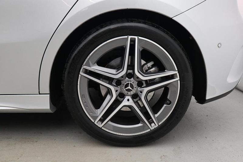 Usata Mercedes A200 Premium 163 CV (119 kW) 2020 Argento tetto nero Berlina