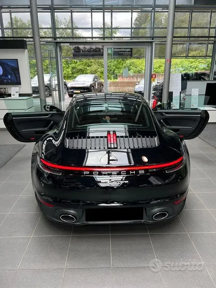 Usata Porsche 911 Carrera 385 CV (283 kW) 2022 Nero Coupé