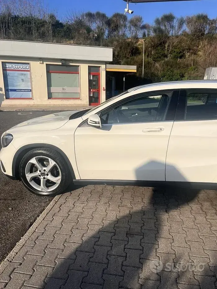 Usata Mercedes GLA180 Business 122 CV (89 kW) 2017 Bianco SUV