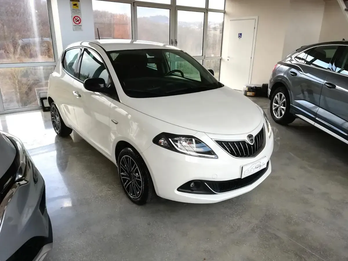 Usata Lancia Ypsilon Gold 69 CV (50 kW) 2022 Bianco Utilitaria