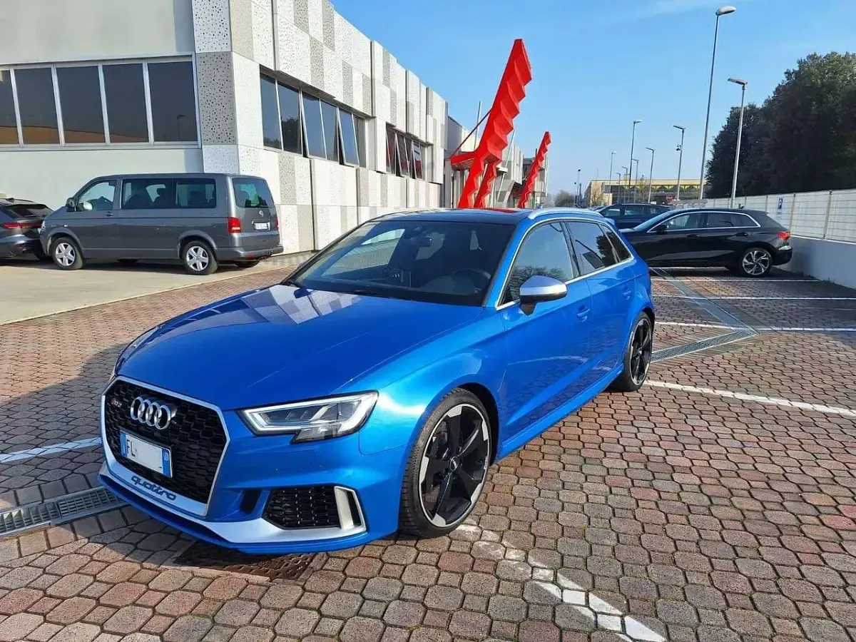 Usata Audi RS3 Ambiente 400 CV (294 kW) 2017 Blu ara effetto cristallo Berlina