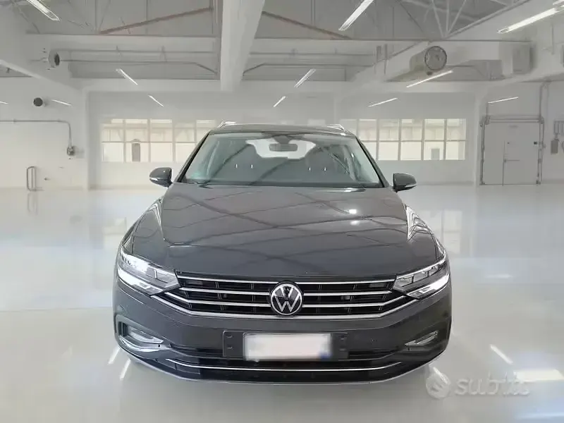 Usata VW Passat Executive 150 CV (110 kW) 2021 Grigio Station wagon