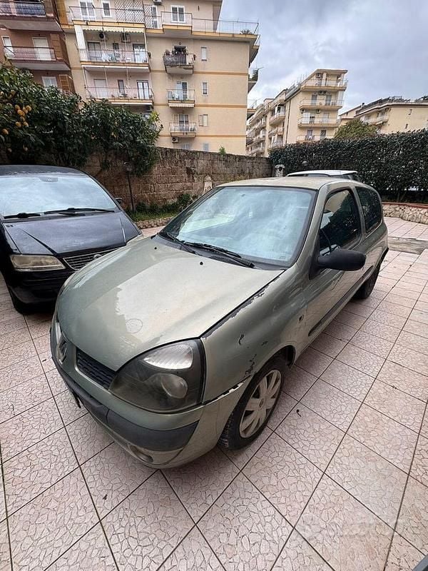 Usata Renault Clio II 82 CV (60 kW) 2003 Verde Utilitaria