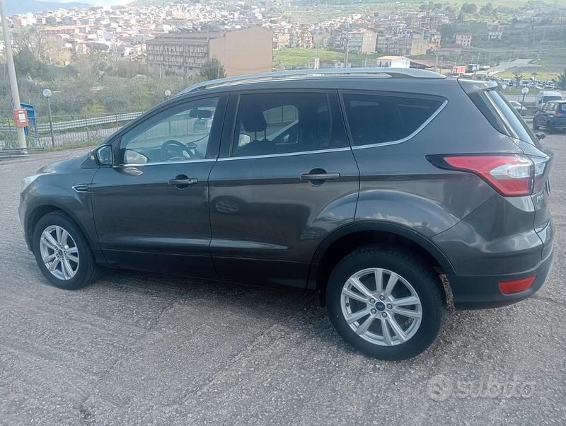 Usata Ford Kuga S 120 CV (88 kW) 2018 Grigio SUV